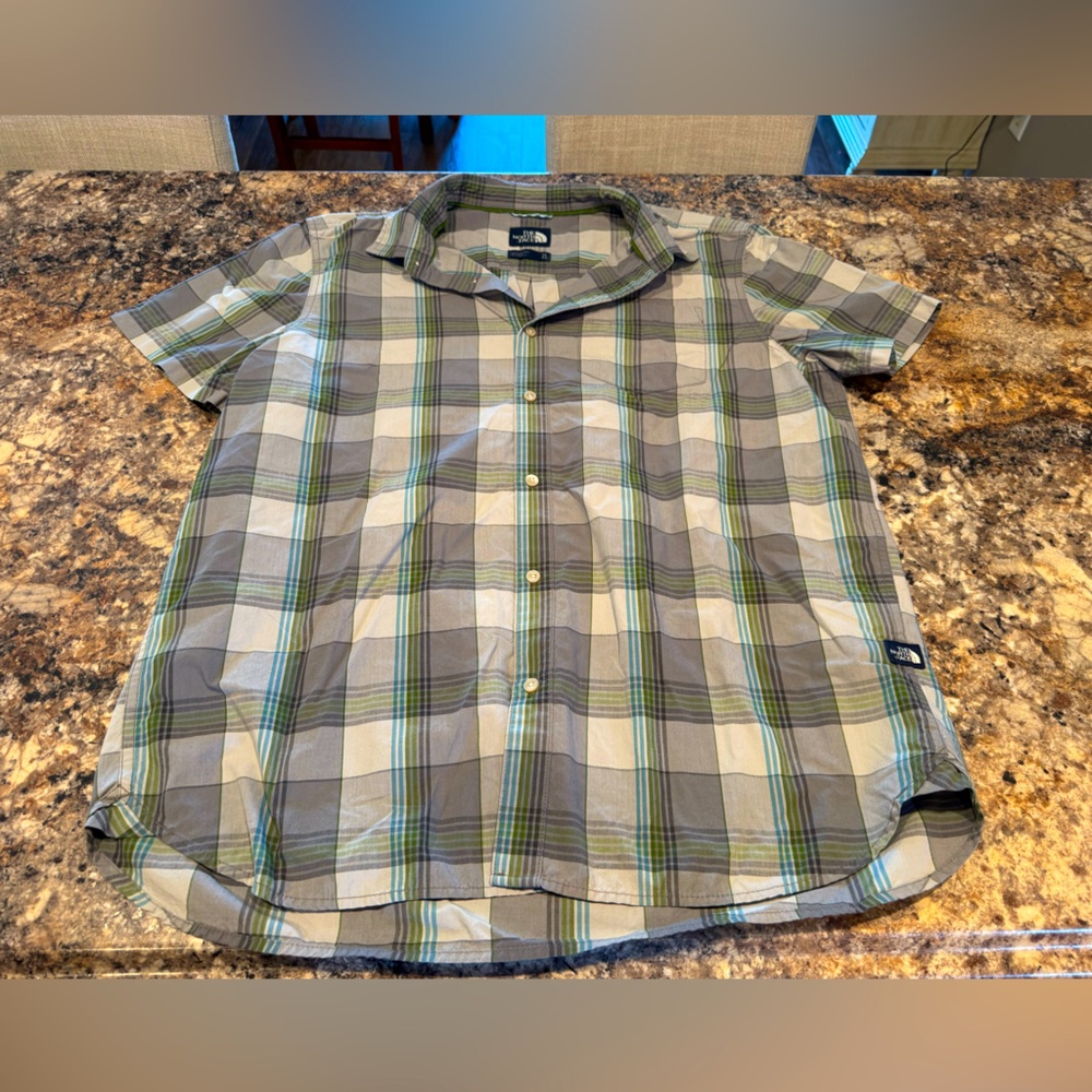 Men’s The North Face short sleeve button down shirt